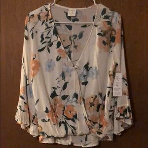 Super cute floral v-neck top!  Brand new!